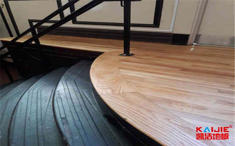 如何保障舞台木地板的稳定性？
